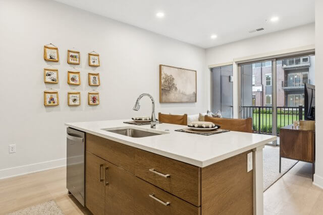 7 web or mls 7657 7101 mercy rd 140 007