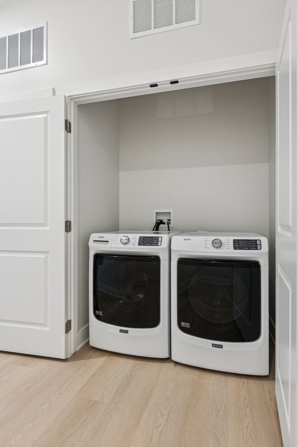 ajax at asksarben interior apartment in unit laundry 01